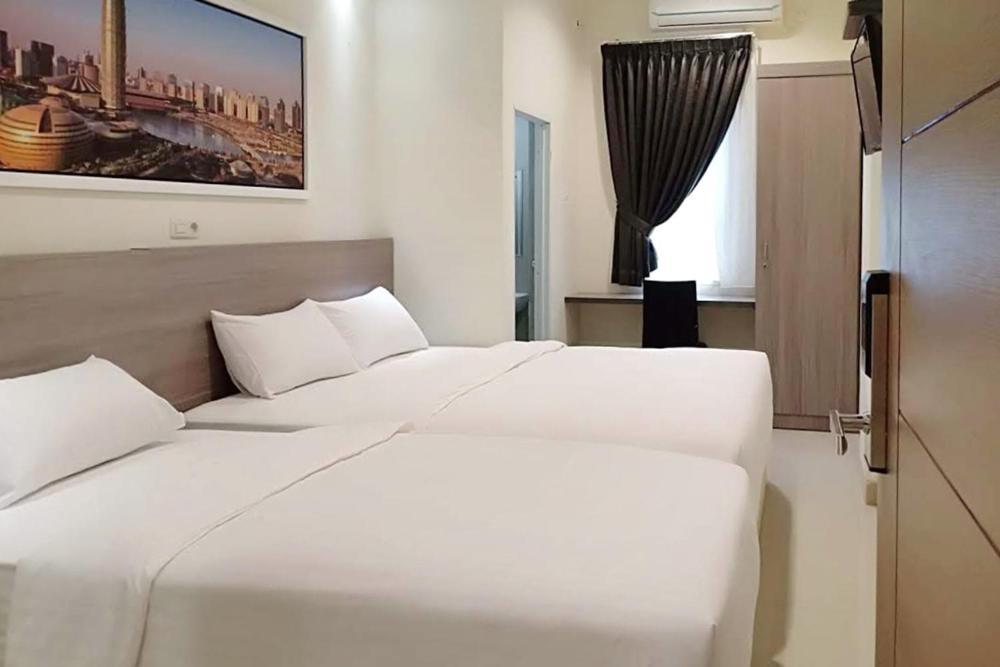 Twospaces Living At Maximus Inn Palembang Bagian luar foto