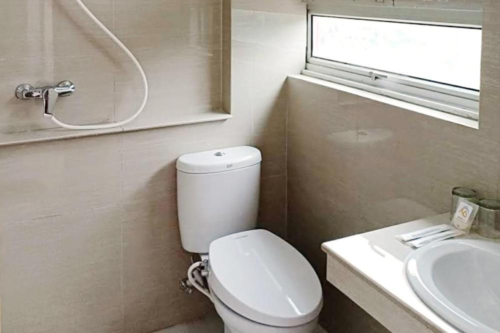 Twospaces Living At Maximus Inn Palembang Bagian luar foto