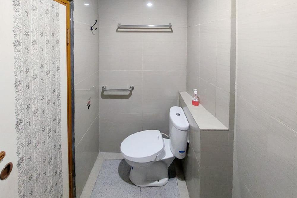 Twospaces Living At Maximus Inn Palembang Bagian luar foto